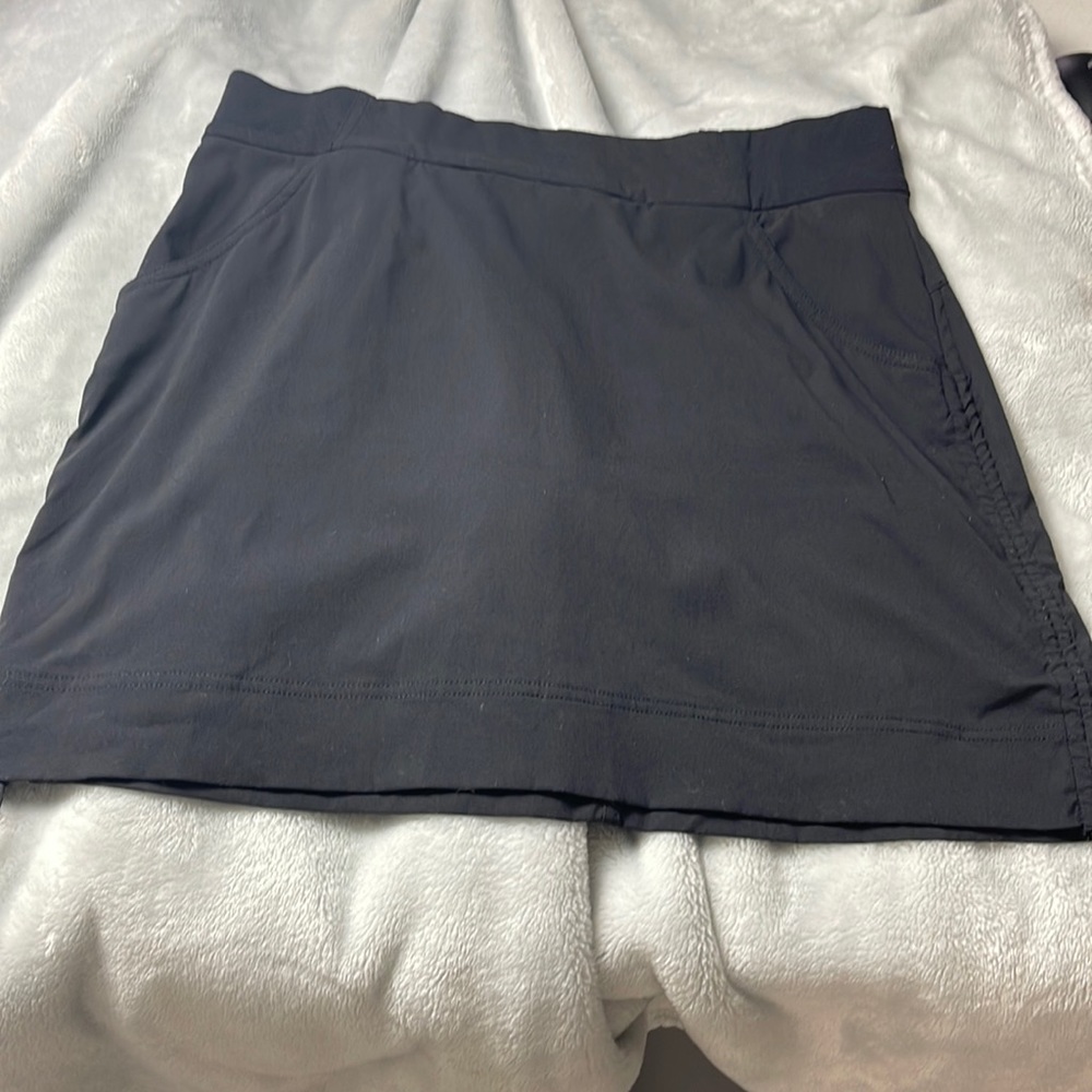 Columbia Black Skort size medium